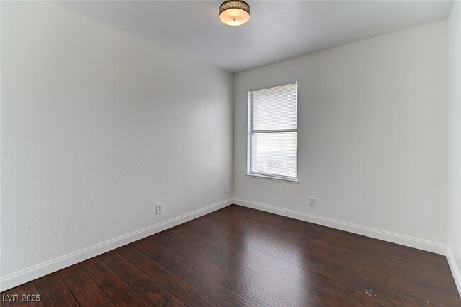 Building Photo - 2120 Venus Ave