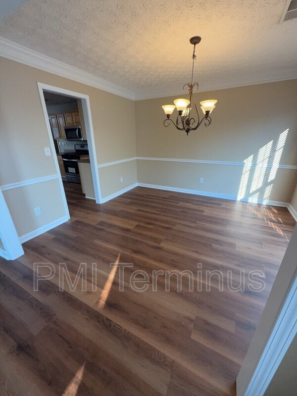 Building Photo - 6122 Farmwood Way SE