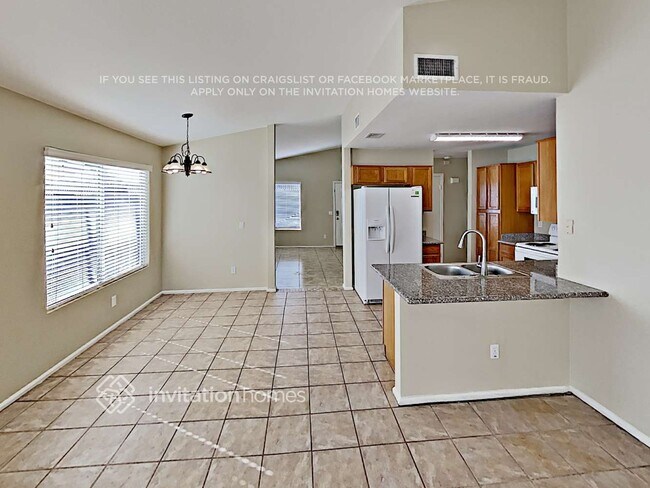 Building Photo - 519 N Balboa