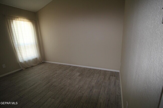 Building Photo - 351 Duanesburg St
