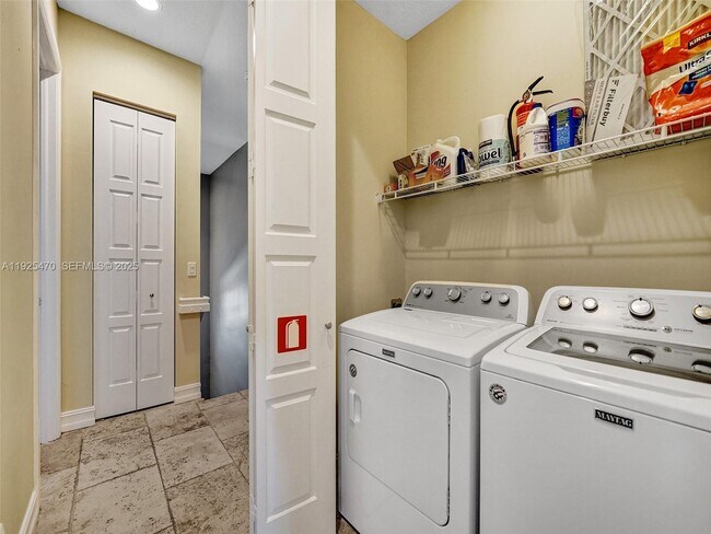 Building Photo - 2356 Wilton Dr