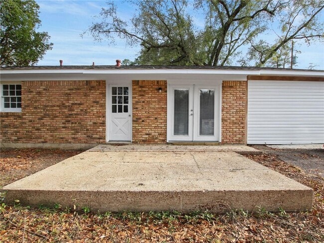 Building Photo - 526 Woodlore Dr