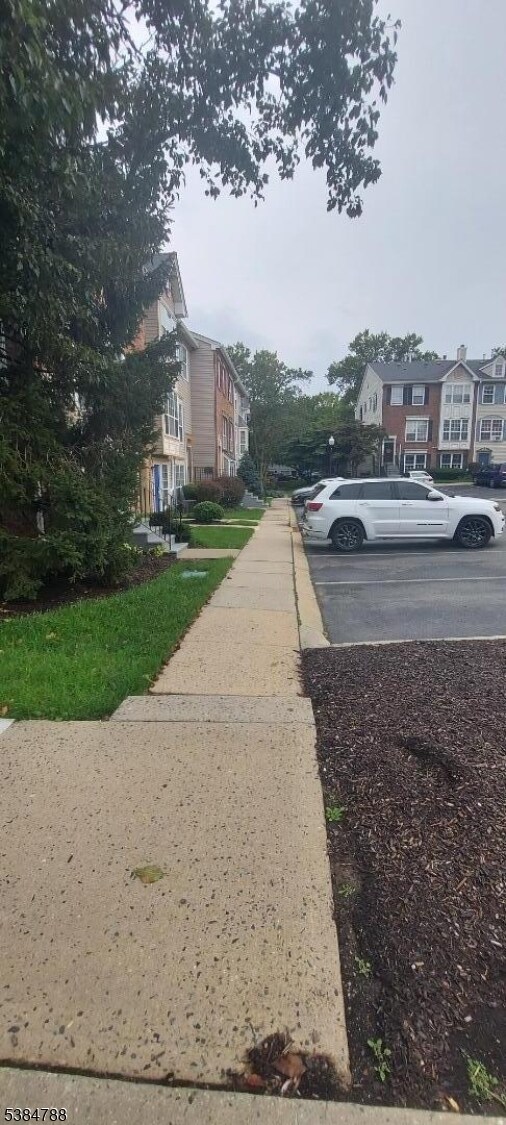 Building Photo - 34 Howard Ct