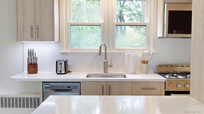 Building Photo - 41 Mountain Ave