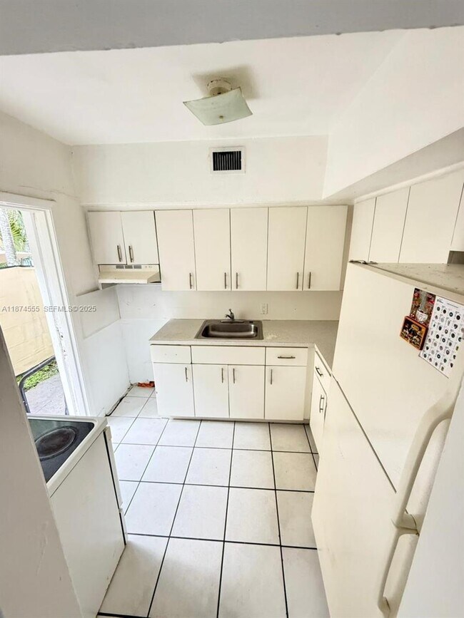 Building Photo - 1791 Marseille Dr