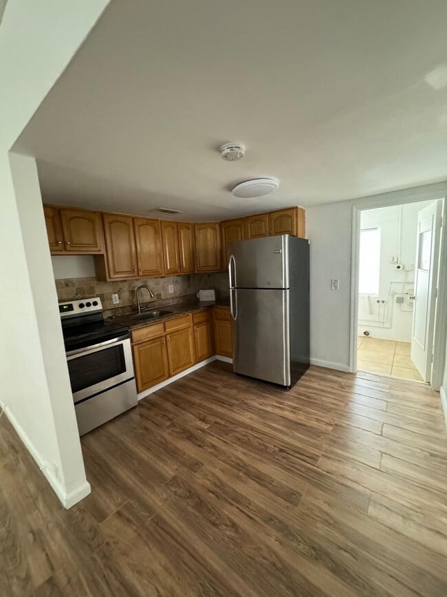 Building Photo - Spacious 4BR Home | Private Yard | Great L...