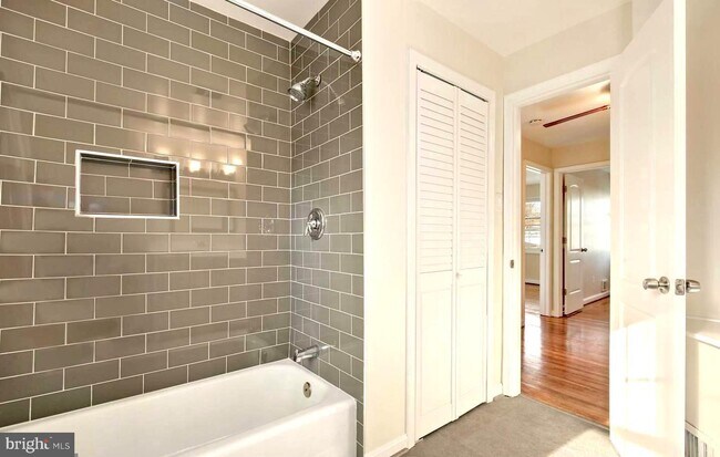 Building Photo - 3514 May St