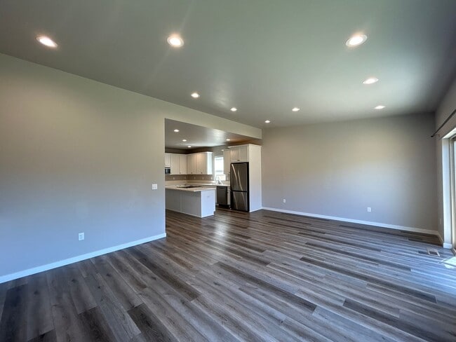 Building Photo - 2 Bedroom Townhouse in SW Redmond