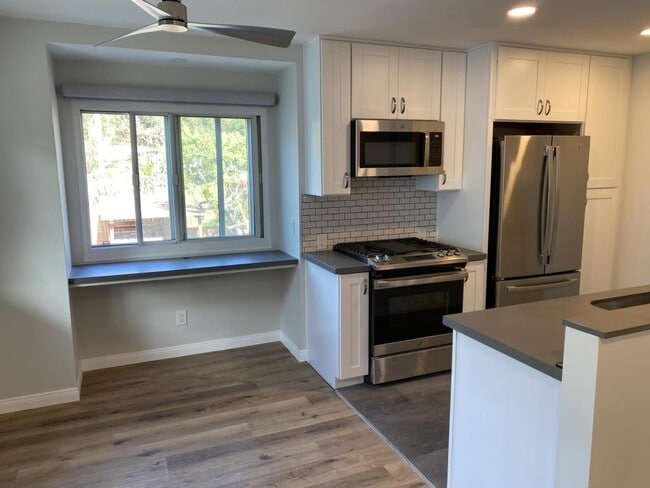 Building Photo - 2955 Columbia St