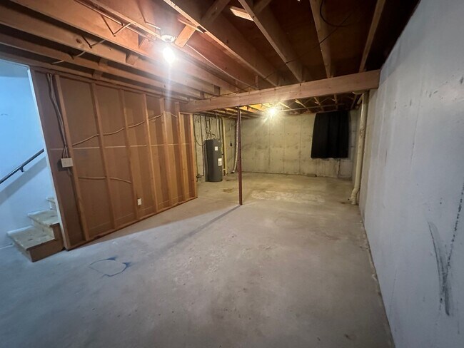 Building Photo - 514 W 42nd St