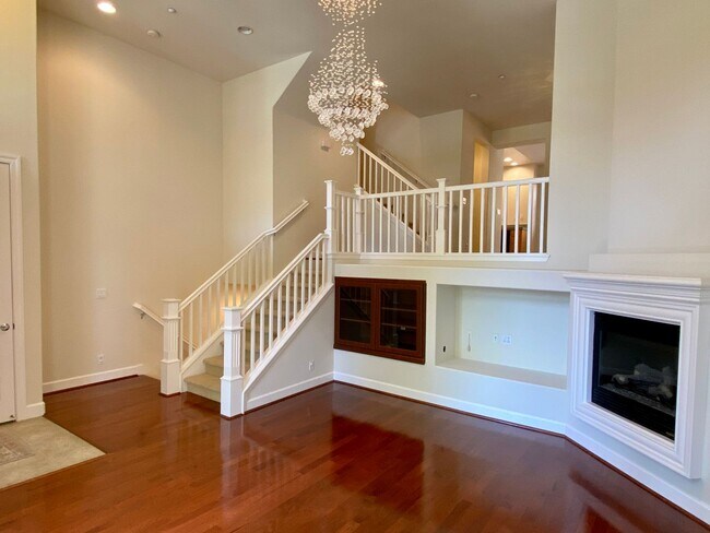 Building Photo - Beautiful 3 Bedroom 2.5 Bath Sunnyvale Vil...
