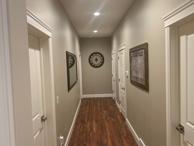 Building Photo - 15001 S Cedar Heights Dr