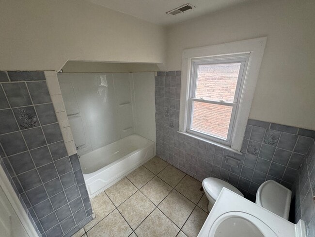 Building Photo - 3 bed/ 1 Bath