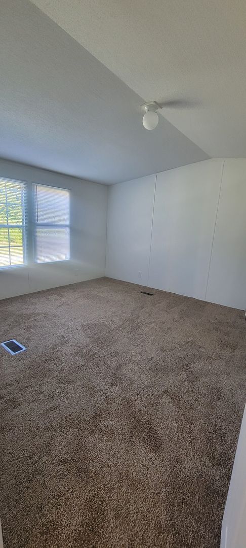 Building Photo - Ready to Move in