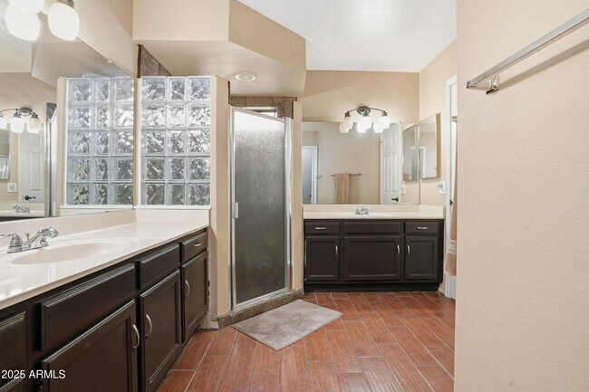 Building Photo - 5713 E Nisbet Rd