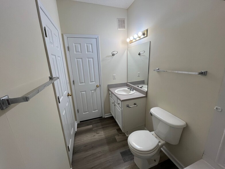 Building Photo - 3204 Walden Park Dr