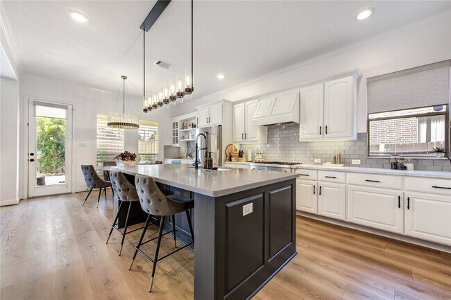 Building Photo - 14510 Tivoli Dr
