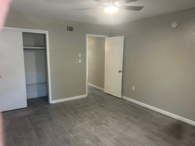 Building Photo - 401 Marshall Ct