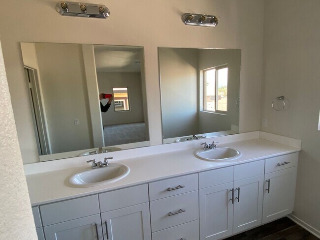 Building Photo - 3 Bedroom Brand New Home!