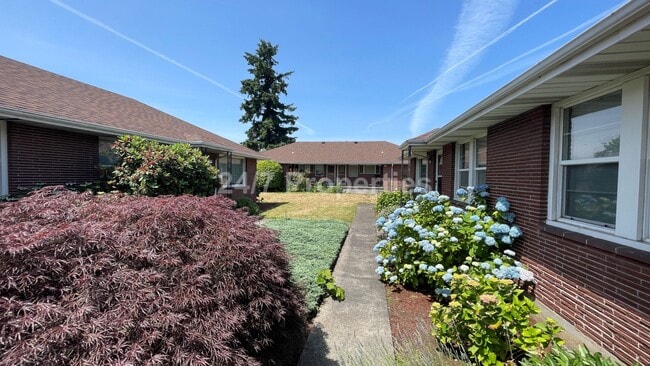 Building Photo - Cozy 2 BD | 1 BA Apartment w/ Full Basemen...