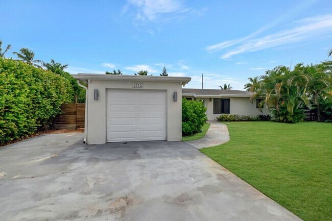 Building Photo - 3550 NE 4th Ave