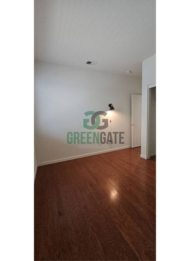 Building Photo - Available Now! 3 Bedroom 2 Bath Spacious Home in Tracy!!