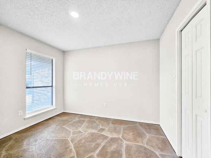 Building Photo - 6636 Valley View Dr