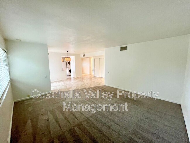 Building Photo - 400 N Sunrise Way