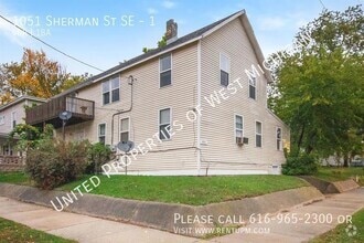 Building Photo - Available Now | 4 Bedroom 1 Bath Lower Lev...