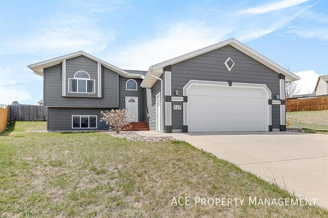 Building Photo - 925 Crimson Ct