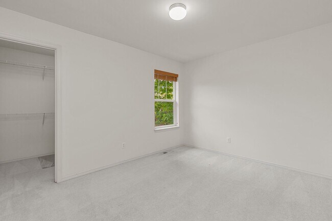 Building Photo - Stunning 3 bed, 2.5 bath home in desirable Bothell neighborhood