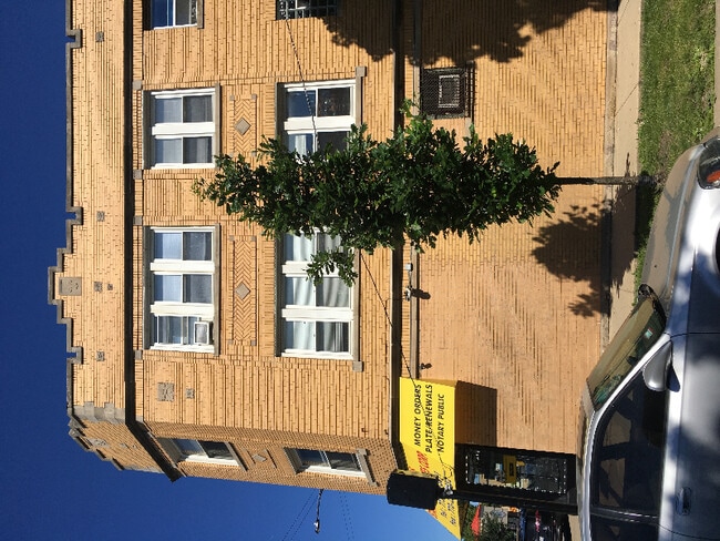 Building Photo - 4423 W Fullerton Ave