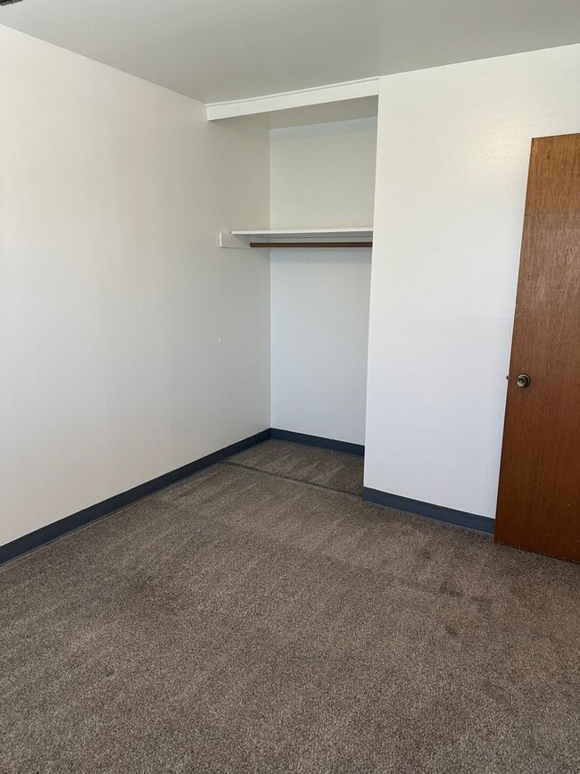 Building Photo - 3 Bedroom Home For Rent
