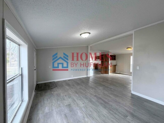 Building Photo - Three Bedroom | Two Bath House