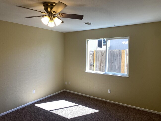 Building Photo - "Charming 3-Bed Oasis with 2 Full Baths in...