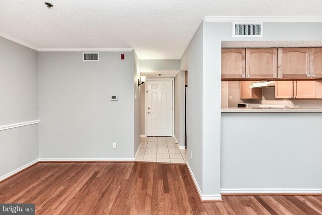 Building Photo - 1524 Lincoln Way