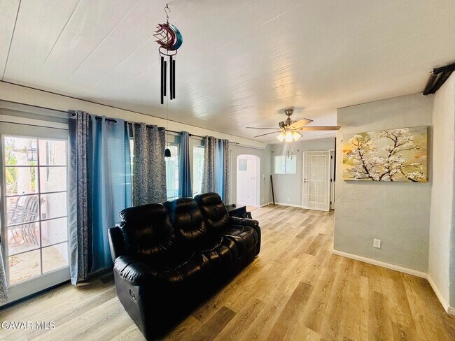 Building Photo - 318 Sugar Loaf Dr