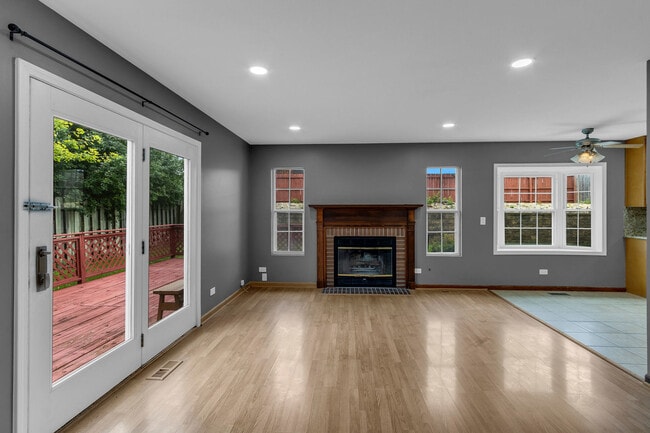 Building Photo - 2S601 River Oaks Dr
