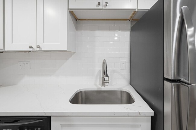 Building Photo - 98 Southville Rd