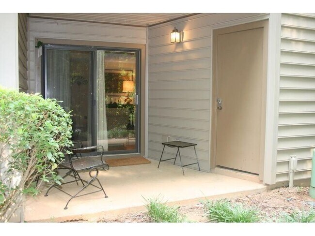 Building Photo - 901 Garden Ct