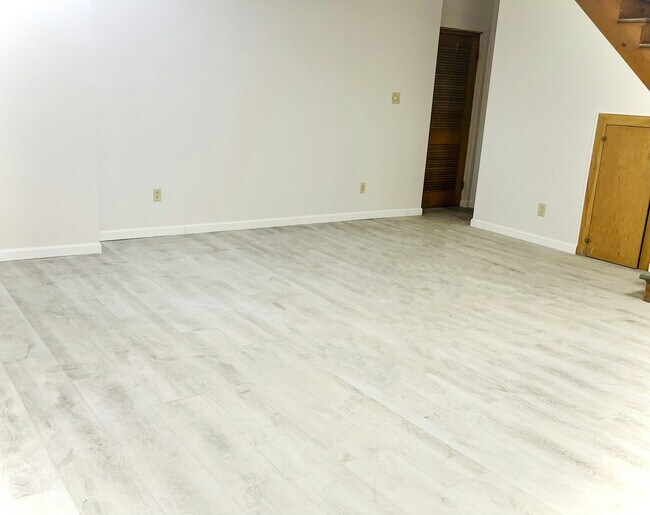 Building Photo - 1491 E Maiden St