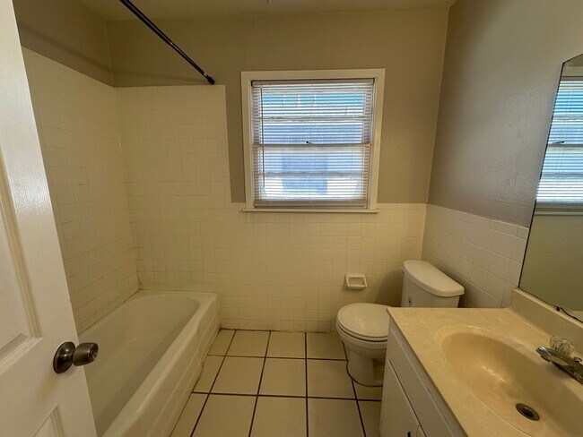 Building Photo - 3221 33rd St