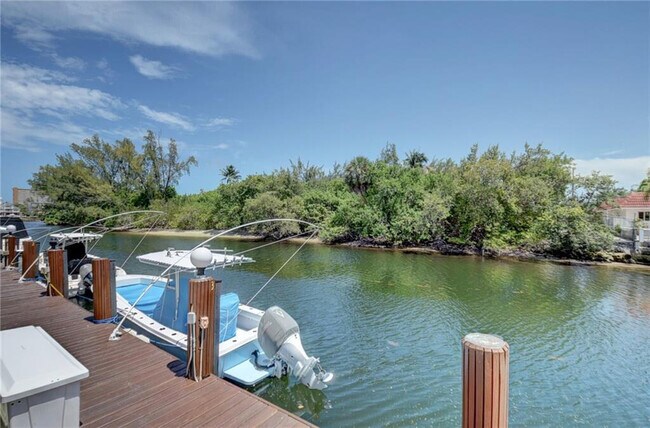 Building Photo - 1340 NE 28th Ave