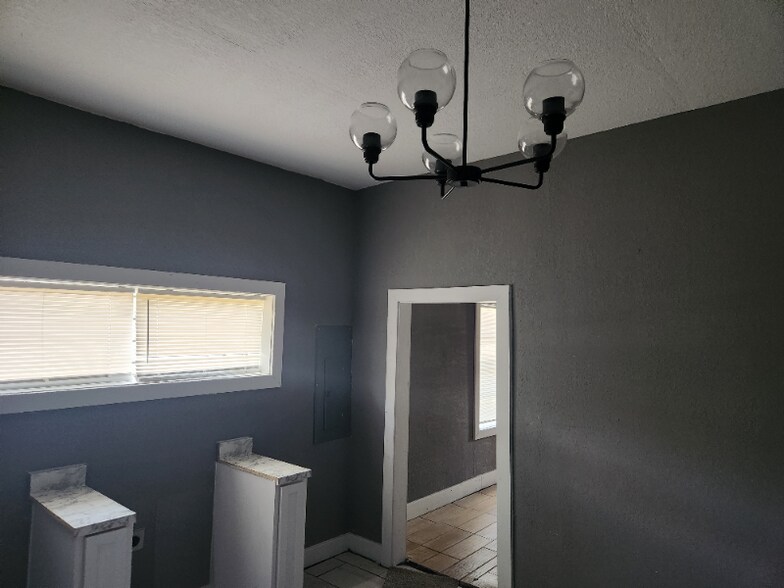 Building Photo - 791 Hanley St