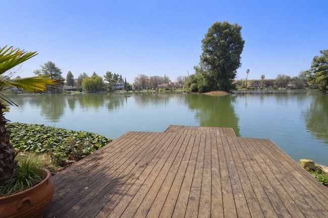 Building Photo - 1118 Marina Cir