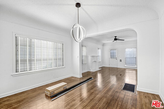 Building Photo - 1357 Cloverdale Ave