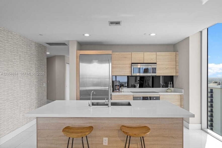 Building Photo - 16385 Biscayne Blvd
