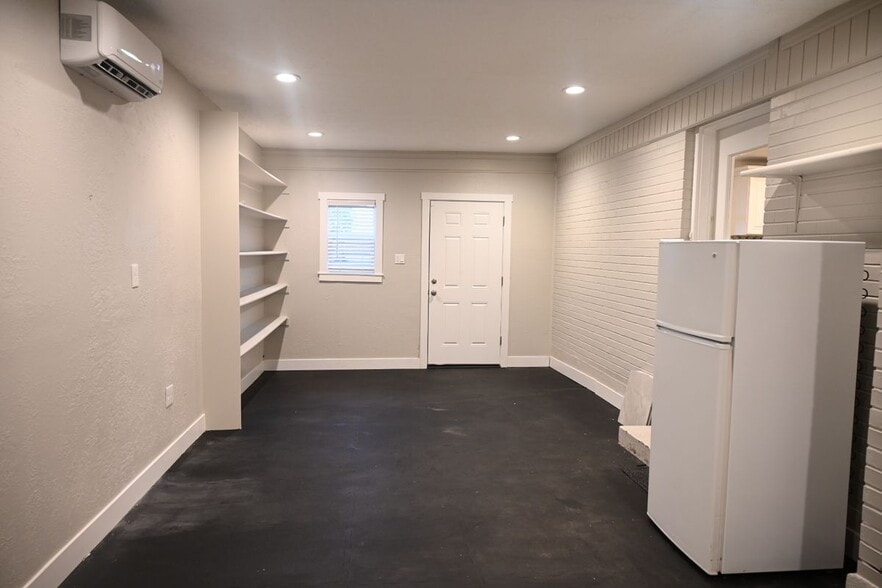 Building Photo - 3474 W San Carlos Dr