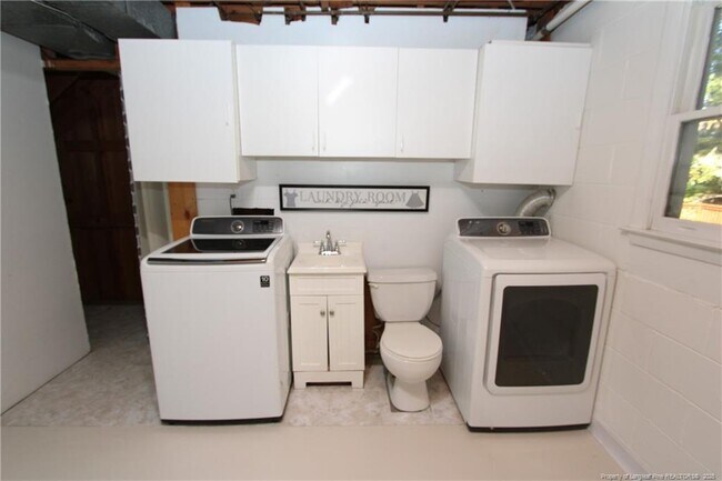 Building Photo - 1427 Seminole Trail