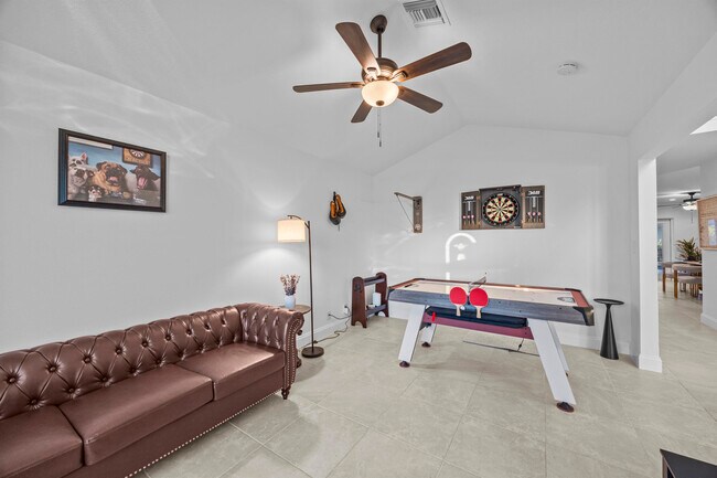 Building Photo - 2400 Seaford Dr